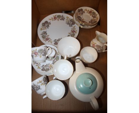 A SMALL COLLECTION OF WEDGWOOD 'LICHFIELD' TEA &amp; DINNER WARE AND A POOLE TEAPOT