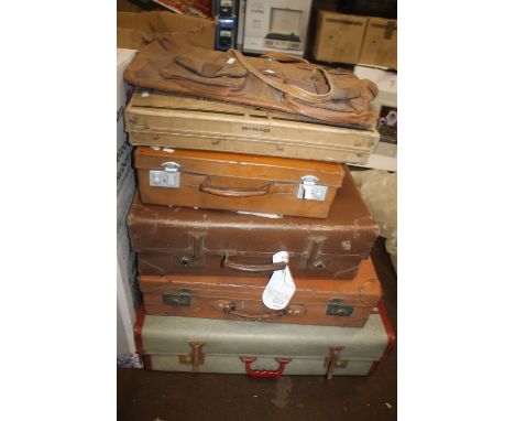 A QUANTITY OF VINTAGE SUITCASES, VINTAGE BOXED HOOVER DUSTING SET ETC.