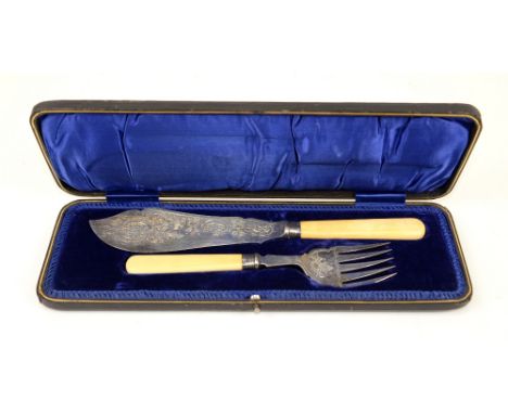 Edward VII silver and ivory handled fish servers, by Henry Hobson &amp; Sons, Sheffield, 1902, in fitted case,PLEASE NOTE: TH