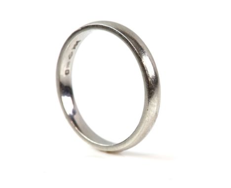 wedding band, ring size M mounted in platinum.     CONDITIONOverall good condition