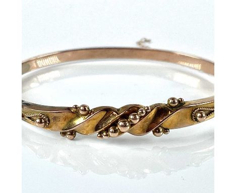 A Victorian 9ct hallmarked gold hinged hollow bangle, weight 5.8g.