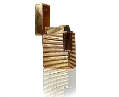 A gold plated Dupont lighter, length 48mm.