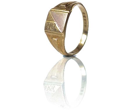 A 9ct gold gentleman's signet ring, London 1951, size W, weight 4.2g.