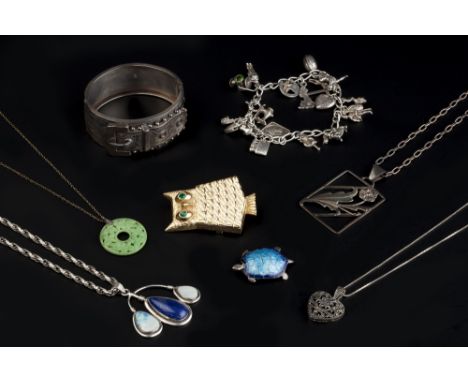 A COLLECTION OF JEWELLERY AND COSTUME ITEMS, to include a Victorian silver hinged bangle, modelled as a buckle, a blue enamel