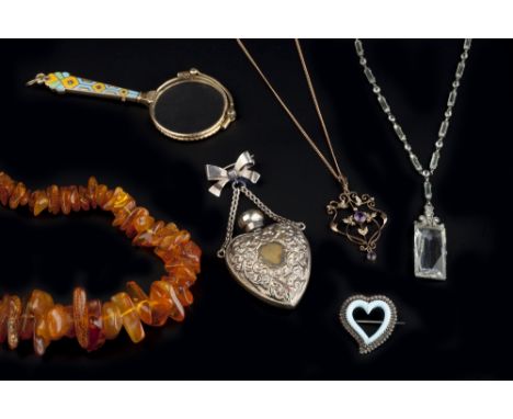 A COLLECTION OF JEWELLERY, to include a blue enamel butterfly brooch, a gem set pendant on chain, an Art Deco style white pas