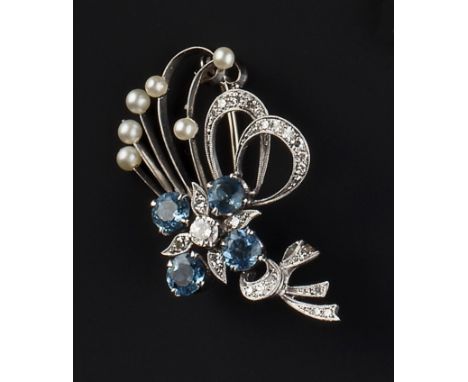 AN AQUAMARINE, DIAMOND AND CULTURED PEARL BROOCH, the central cluster highlighted with circular-cut aquamarines and brilliant