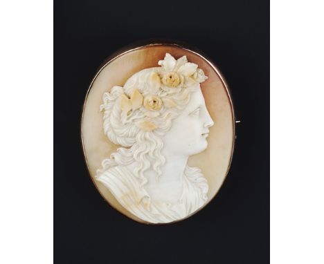 A VICTORIAN OVAL SHELL CAMEO BROOCH, carved to depict a classical female portrait profile, with a wreath of flowerheads and f