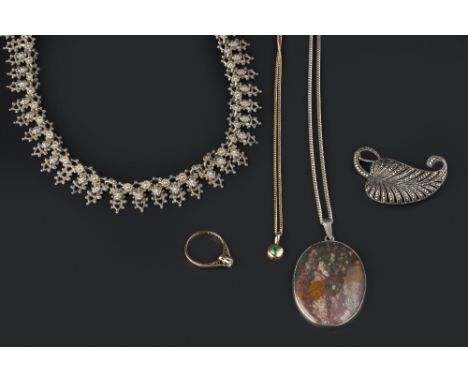 A COLLECTION OF JEWELLERY, comprising a diamond single stone ring, an emerald single stone pendant on chain, an agate pendant