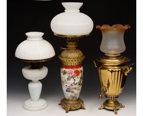 A JAPANESE PORCELAIN AND GILT METAL MOUNTED OIL LAMP with white glass shade, 69cm high overall, another milk glass oil lamp, 
