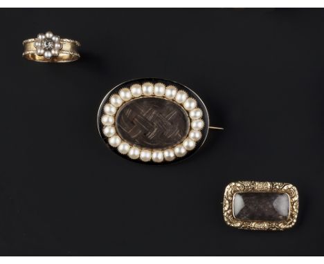 A COLLECTION OF 19TH CENTURY MEMORIAL JEWELLERY, comprising a memorial brooch, the rectangular plaited hairwork panel with en