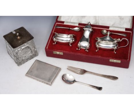 A SILVER THREE PIECE CRUET SET, oval shaped mustard pot with domed lid and four cabriole legs and blue glass liner; a matchin