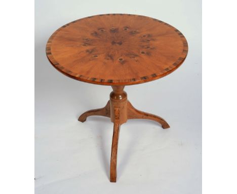 A 20TH CENTURY YEW WOOD CIRCULAR OCCASIONAL TABLE, with crossbanded top, on turned column and tripod base, 60cm diameter