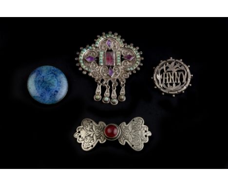 A COLLECTION OF ANTIQUE AND LATER JEWELLERY, to include a micromosaic panel brooch, depicting a spray of vari-coloured flower