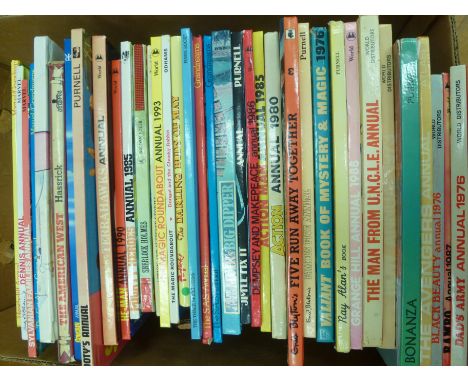 BOX OF ASSORTED ANNUALS INCLUDING ENID BLYTON, U.N.C.L.E. DAD'S ARMY, GRANGE HILL, HE-MAN, GERRY ANDERSON, SOOTY ETC