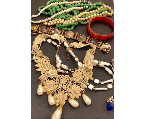 Box of vintage costume jewellery includes agate bracelet Jadeite beads fresh water pearl necklace etc 