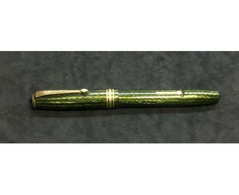 Vintage Conway Stewart 58 Herringbone Green case 14k Gold Nib Fountain Pen