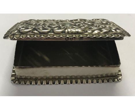 Antique victorian silver snuff/ trinket box, full Birmingham hallmarks measures approx 7cm by 4.5cm by 1.5cm deep 