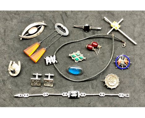 Selection of antique and vintage silver jewellery includes bracelet, brooches and pendants 