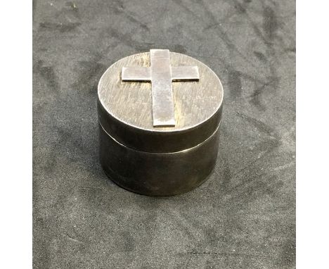 Vintage hallmarked silver communion wafer box London silver hallmarks measures approx 40mm dia 29mm deep 