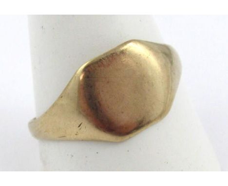 A 9ct gold signet ring, with plain top, size Z+, 3.4g.