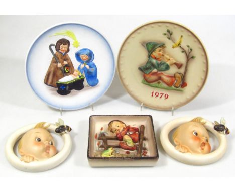 Various Goebel Hummel, to include wall plaque, no. 126, 3cm high, 14cm wide, 14cm deep, 1979 and other wall plates and two be