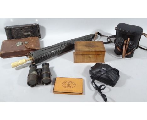 Various binoculars, etc., to include an early 20thC pair of field style binoculars with leather centres and circular ends, wi
