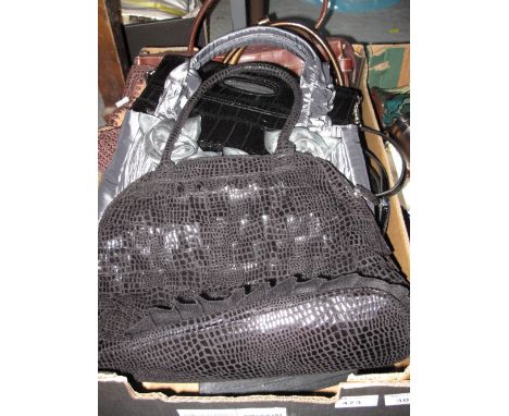 Box of assorted ladies vintage handbags (including vanity fair handbag) and purses.