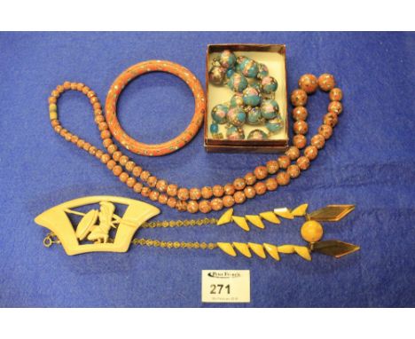 Bag of assorted jewellery items to include painted turquoise beads, mother of pearl inlaid beads bangle, amber coloured drop 