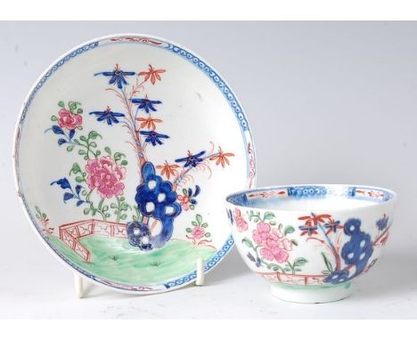 A Lowestoft porcelain tea bowl on stand, decorated in the Redgrave pattern in shades of blue, iron-red and green, circa 1785,
