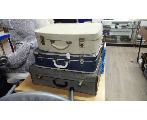 3 VINTAGE SUITCASES