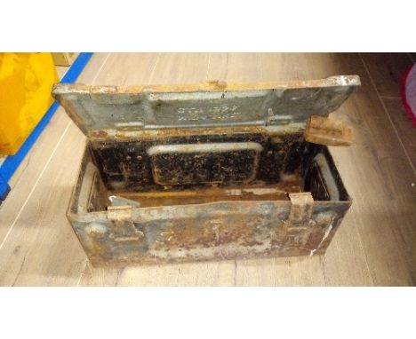 VINTAGE METAL TOOLBOX