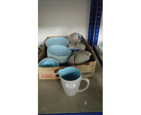 VINTAGE TWO TONE POOLE POTTERY TEA CHINA (100)