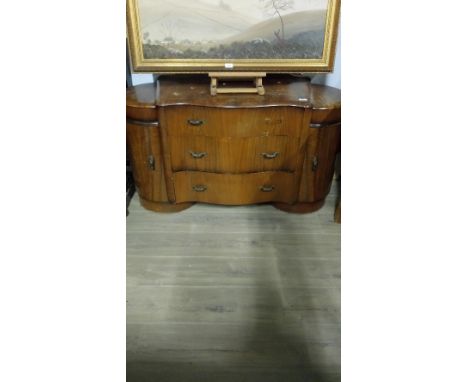 VINTAGE DRESSING TABLE  (NEEDS ATTENTION )