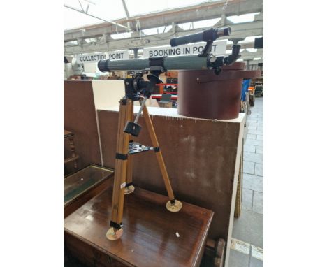A Prinz Astral 500 telescope with tripod. 