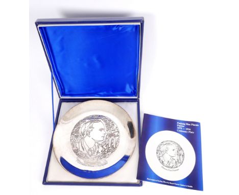 Padraig Pearse, Irish silver commemorative plate. An Irish silver circular plate the central reserve with a portrait of Padra