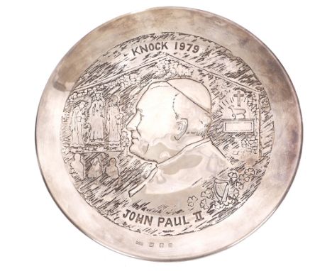 1979 Pope John Paul II visit to Knock, commemorative silver plate. An Irish silver circular plate the central reserve with a 