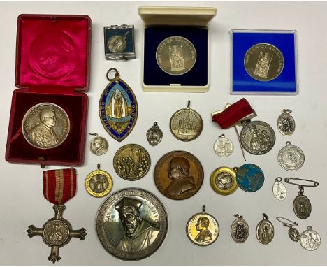 Papal and other Catholic medallions – to include: 1750 Benedict XIV AE Jubilee of opening the holy door by Otto Hamerani, GVF