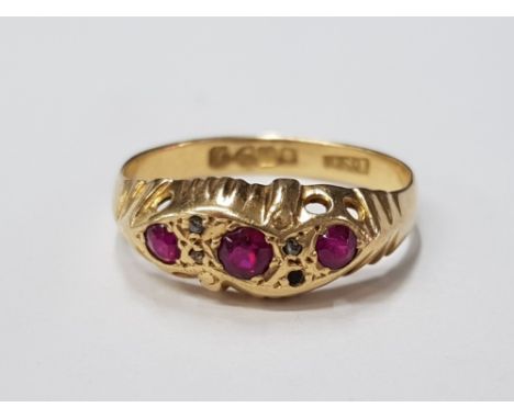18CT YELLOW GOLD RUBY AND DIAMOND 3 STONE RING 2.4G&nbsp;GROSS SIZE N
