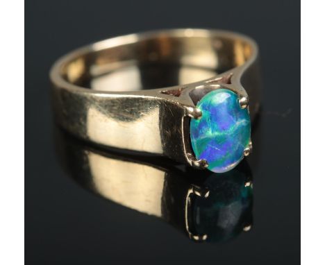 A 9ct gold ring set with opal doublet.4gQ1/2  