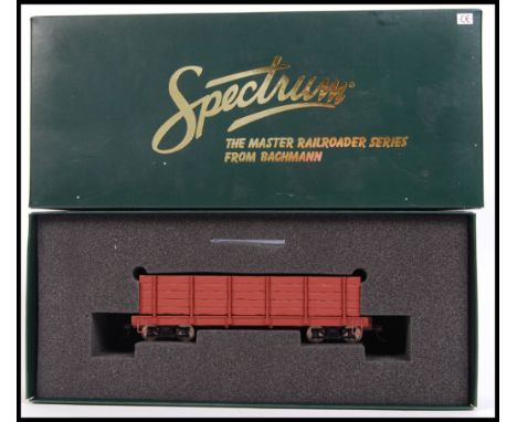 A Bachmann Spectrum series 00 / H0 gauge railway trainset locomotive set 27899 ' Highside Gondola Freight Car '. Appears mint