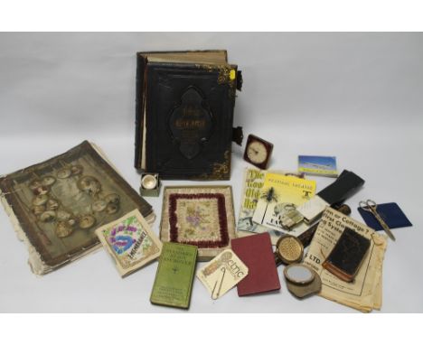 A QUANTITY OF COLLECTABLES TO INCLUDE A RETRO WESTCLOX CLOCK, FAMILY BIBLE, VINTAGE CARDS, SLIDE RULE, COMPACT, ETC 