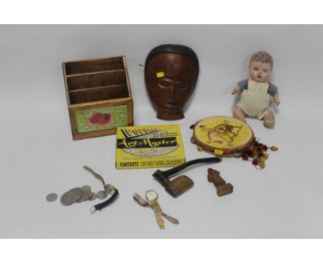 A BOX OF COLLECTABLES TO INCLUDE PICADOR STICKS, VINTAGE DOLL, TRIBAL MASK, COINS, ETC 