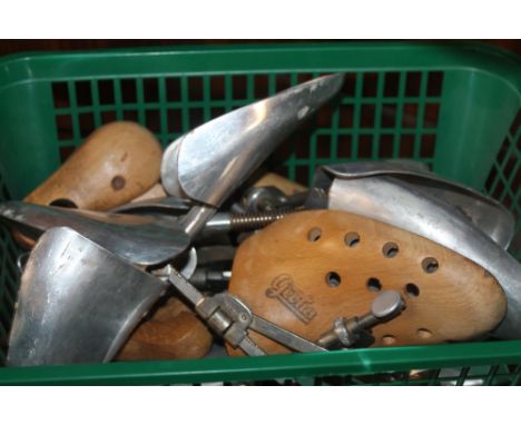 A QUANTITY OF VINTAGE SHOE STRETCHERS 
