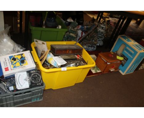 A QUANTITY OF ASSORTED SUNDRIES TO INCLUDE A PROJECTOR, TOOLS, FIRST AID BOX, ETC 