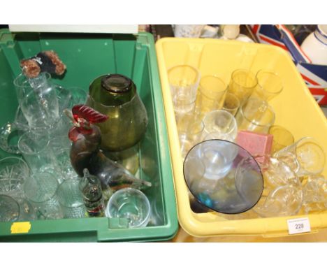 TWO TRAYS OF ASSORTED GLASSWARE TO INCLUDE A GLASS THERMOMETER, A GLASS COCKEREL, ETC 