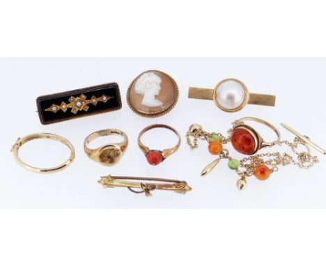 ASSORTED YELLOW GOLD JEWELLERY comprising 9ct gold signet ring with engraved rampant lion, 14K gold oval portrait frame, 9ct 