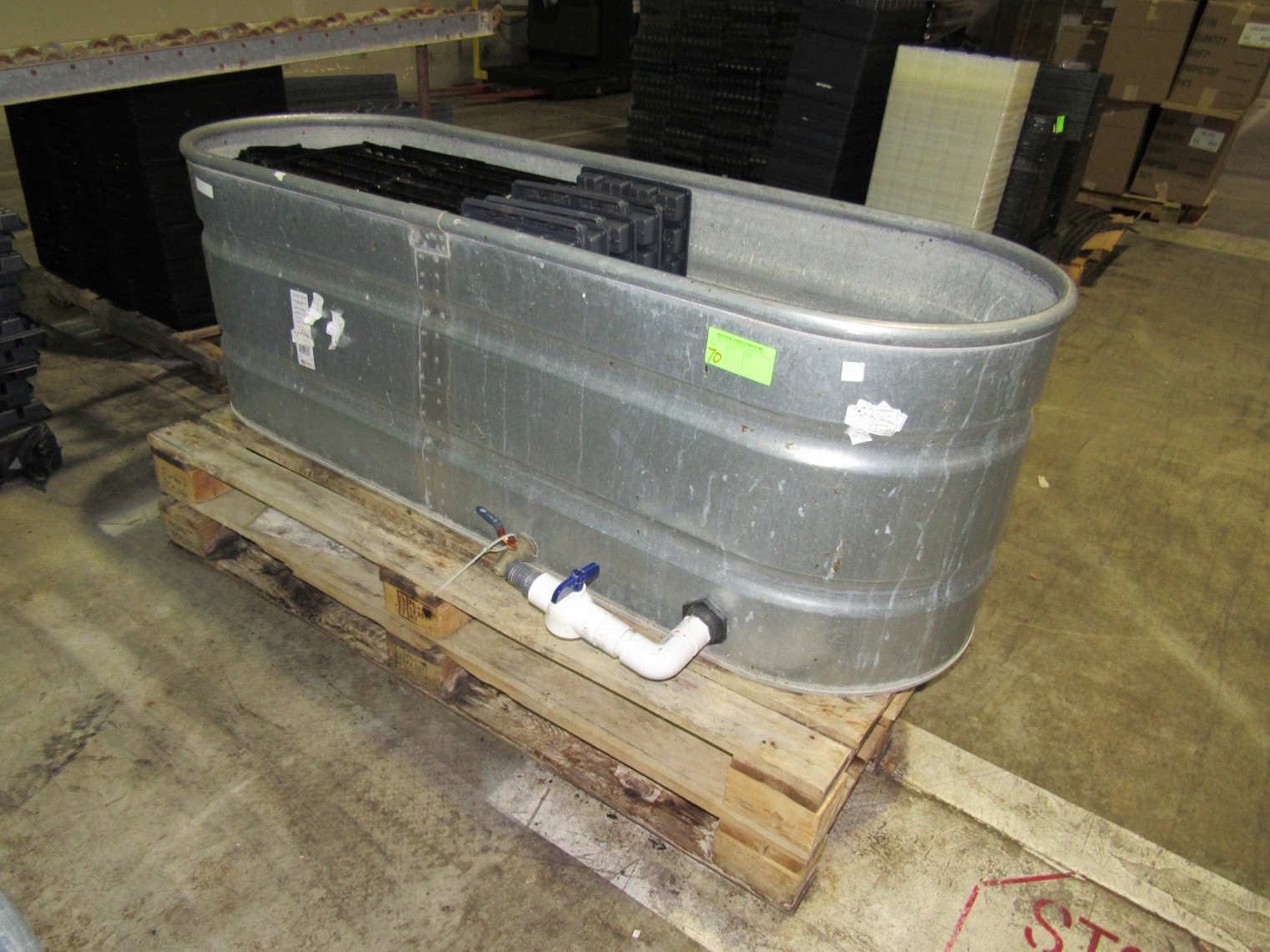 County Line Galvanized Tub 1.5" Drain; 150 gallons