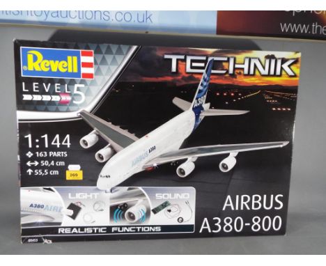 Revell Technik Airbus A380-800 1:144 scale Level 5 model kit #00453 with light and realistic functions, 163 parts, appears fa