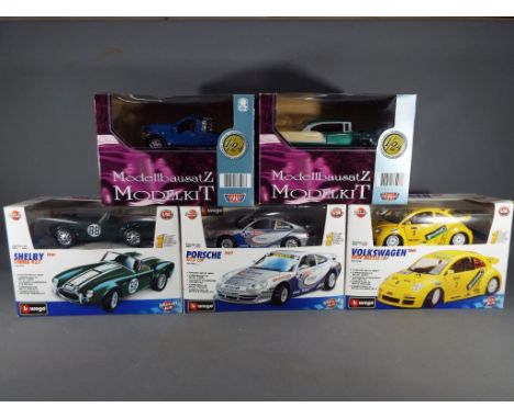 Five 1:24 scale metal model kits (built) comprising three by Bburago / Burago and two by Motor Max.
