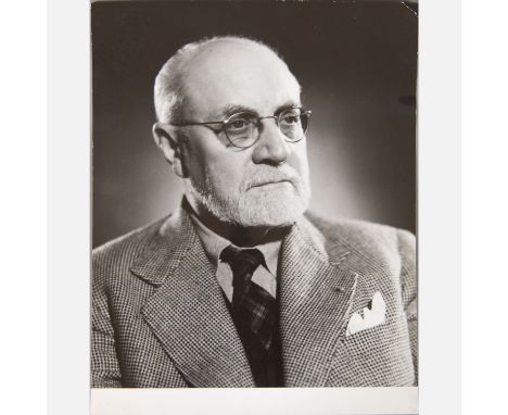 Helene Adant (1903-1985), portrait photo of Henry Matisse (1869-1954). Around 1940. 29,5 x 23,5 cm.